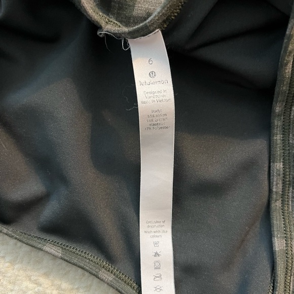 Lululemon sports bra/crop-top - Picture 3 of 3